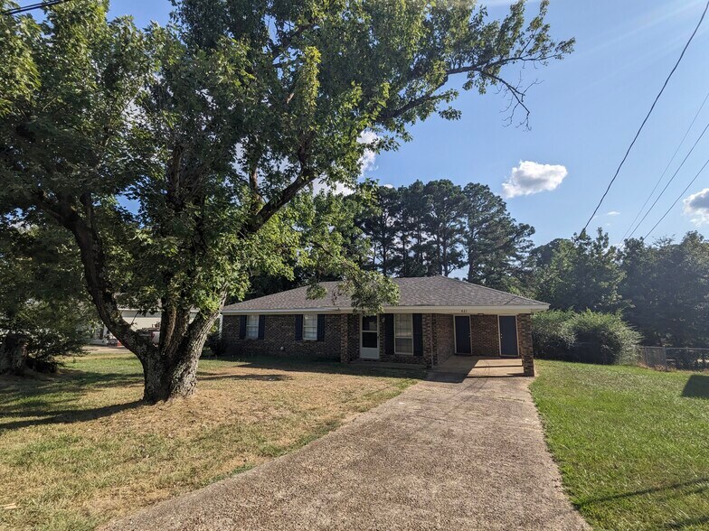 Primary Photo - 421 Thacker Loop