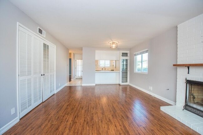 Building Photo - Walk to the Beach