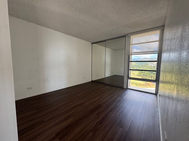 Building Photo - Charming 2-Bedroom, 1-Bath Condo with Grea...