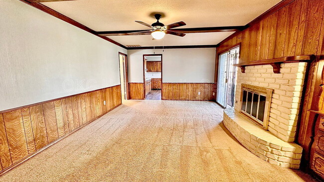 Building Photo - 12109 Camelot Dr