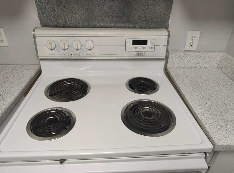 Primary Photo - 9995 E Harvard Ave