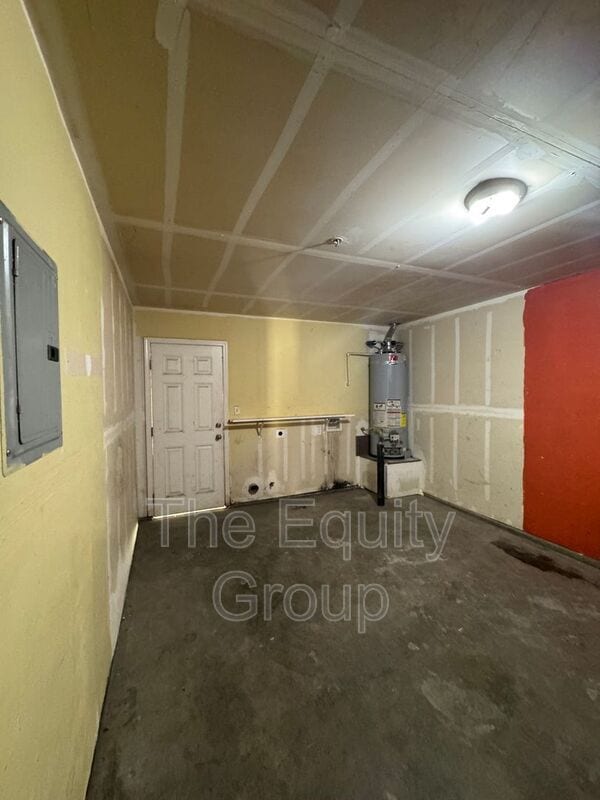 Building Photo - 2116 W Lark Ave