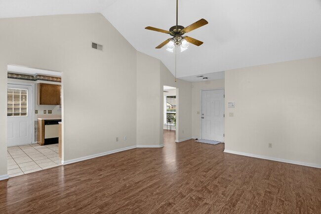 Building Photo - 781 Madison Dr