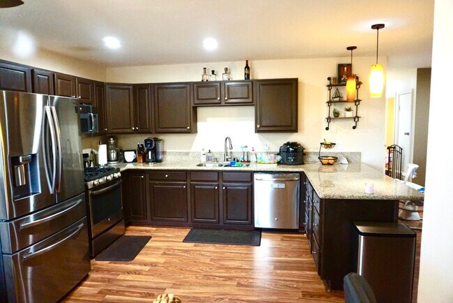 Building Photo - Quaint Four Bed/ Two Bath in Oceanside
