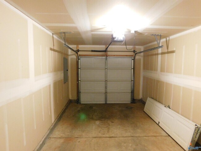 Building Photo - 3146 Castlecreek Dr SW