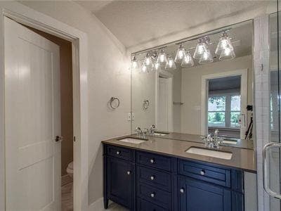 Building Photo - 3806 Carolyn Rd