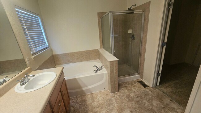 Building Photo - Amazing Home in NE Fort Collins
