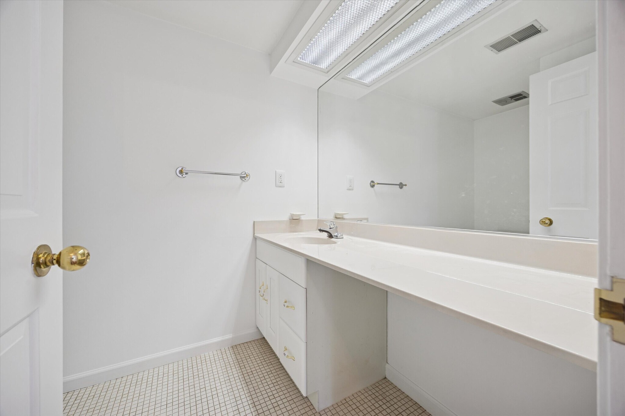 Building Photo - 113 Harvest Ln