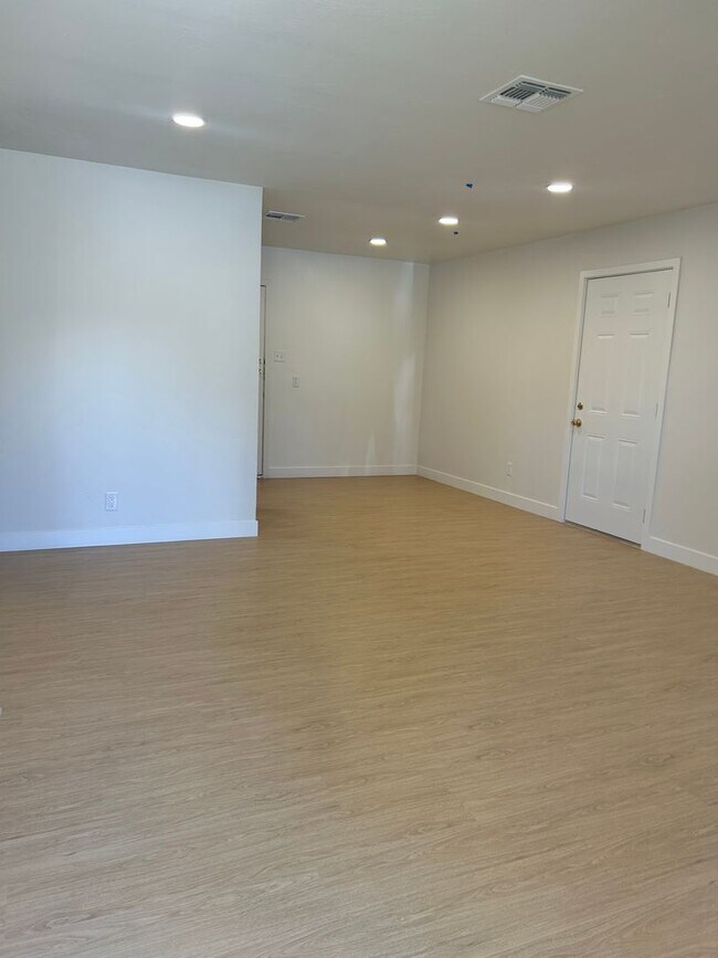 Building Photo - 439 K St