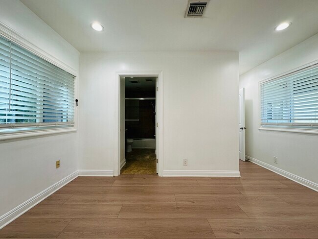 Building Photo - 5148 Otis Ave