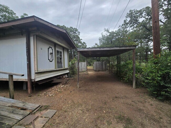 Building Photo - Affordable Living Near Bastrop
