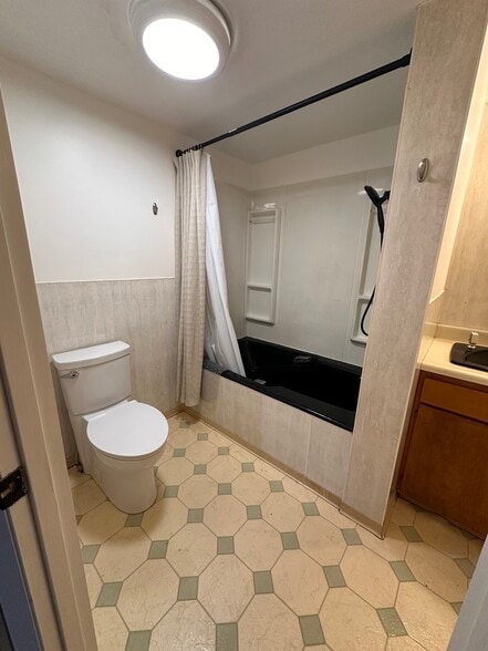 Building Photo - 150 Charles St