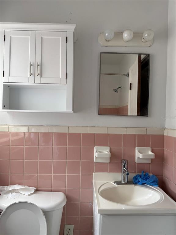 Building Photo - 1247 Lakeview Dr