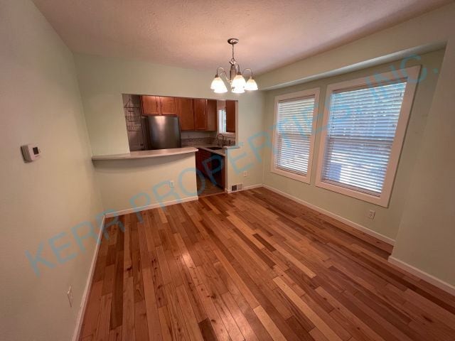 Building Photo - Charming 2-Bedroom Home with Spacious 1606 Sq Ft Living Space in Portland's SE Knapp St!