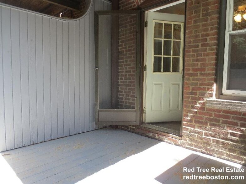 Building Photo - 48 Saint Germain St