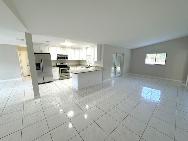 Building Photo - ** NORTH NAPLES ** 3 BED / 2 BATH - FENCED YARD - NO HOA! - PET OK - ANNUAL RENTAL