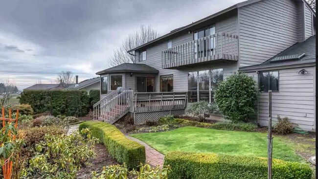 Building Photo - 4bd/3ba HUGE Home w/Hardwood Floors, Russian Fireplace, 2-Car Garage & Fenced Back Yard!