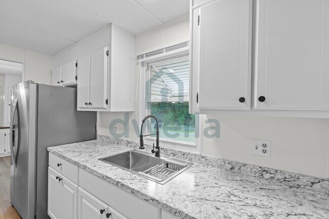 Building Photo - Close to Everything-Lexington! Beautifully Renovated 3-bedroom, 2-bath home in the highly sought-...