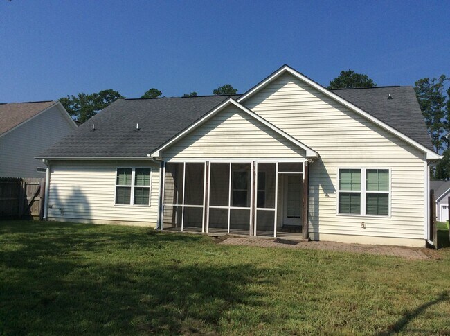 Building Photo - New Bern Family Home 3 bedroom with FROG