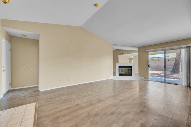 Building Photo - N Las Vegas Single Family Home - New Paint and LVP Flooring
