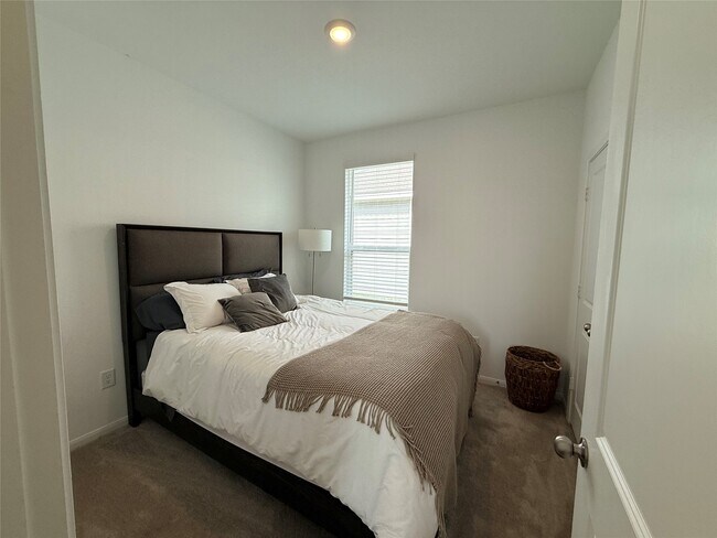 Building Photo - 17802 Plow Horse Ln