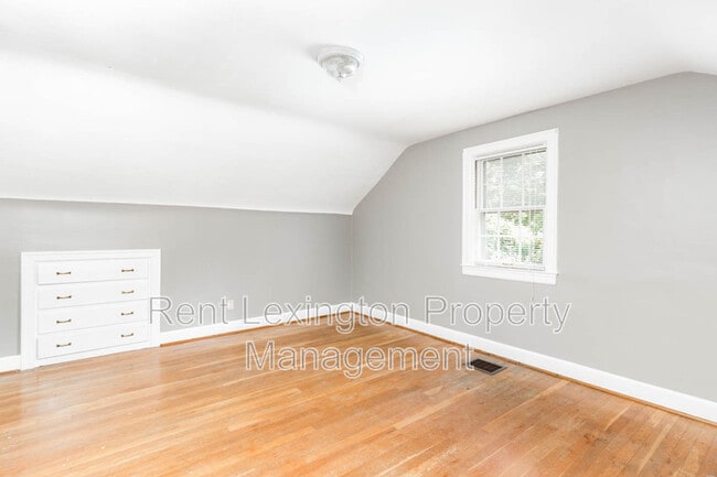 Building Photo - 123 Barberry Ln