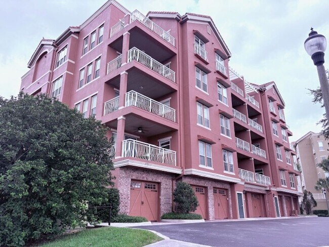 Building Photo - Luxury Top Floor Condo