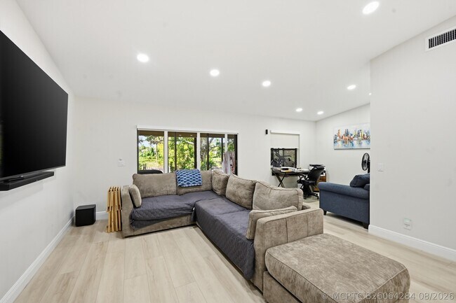 Building Photo - 10775 Waterberry Dr