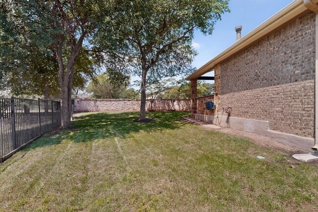 Building Photo - 13900 Tyburn Trail