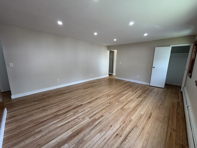 Building Photo - 123 Platt St