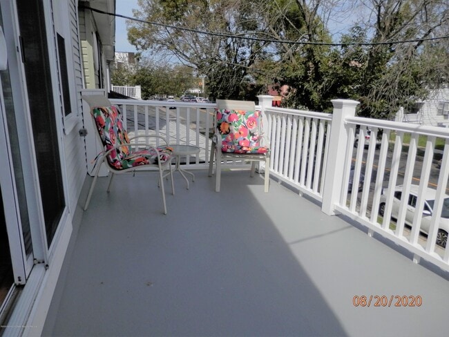 Building Photo - 613 Brinley Ave