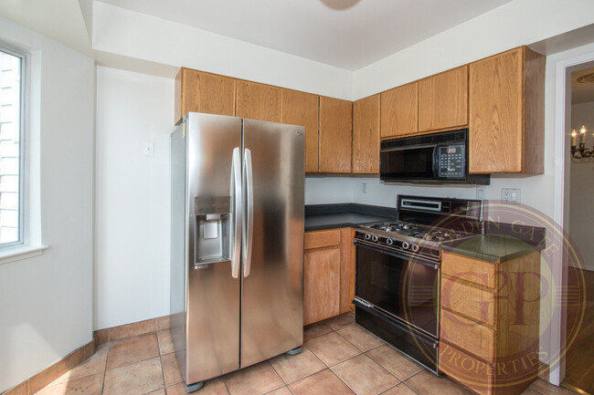 Building Photo - Corona Heights - 3 BR, 2.5 BA Condo 1,586 ...