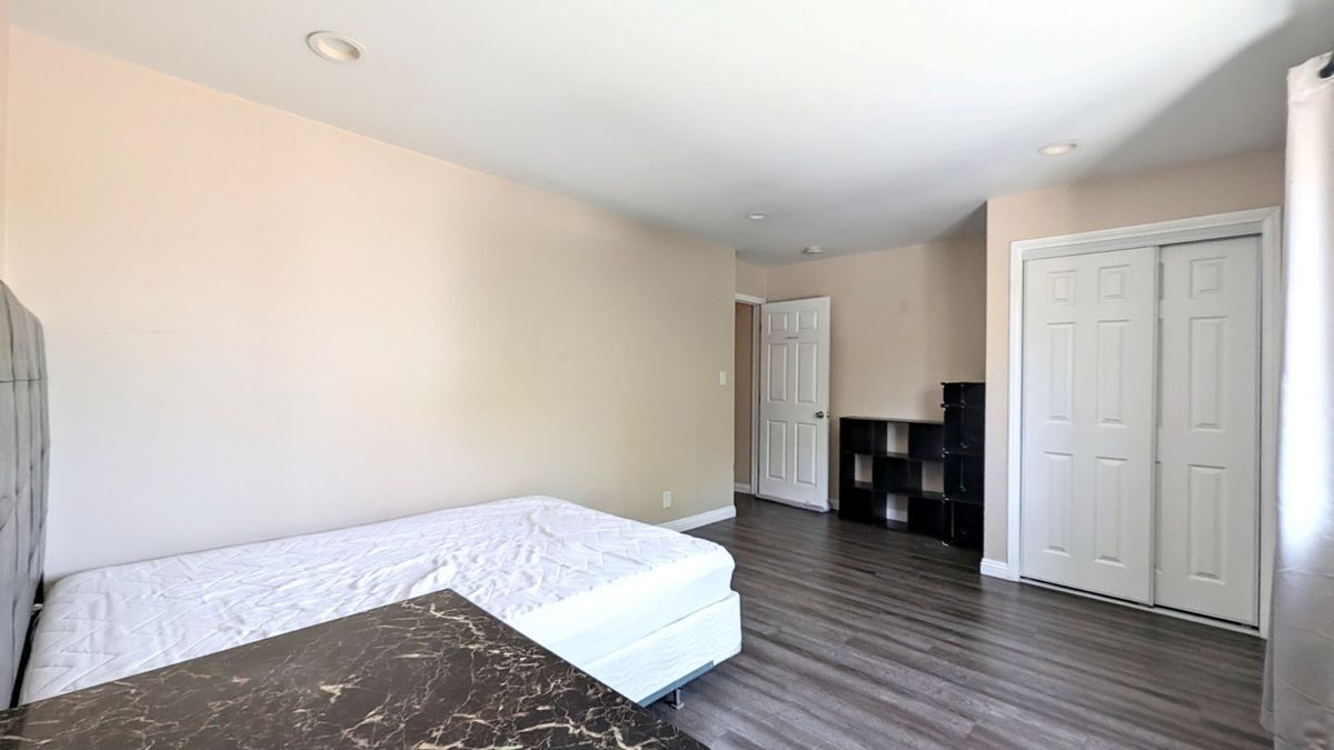 Building Photo - 1299 W 37th Dr