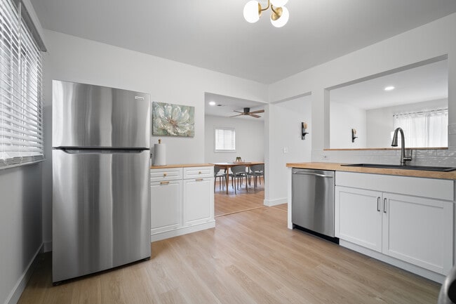 Building Photo - 1105 Julienne Dr