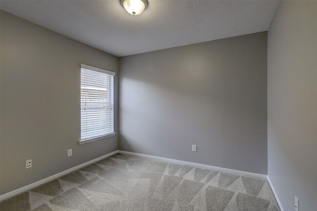 Building Photo - 13834 Rolling River Ln