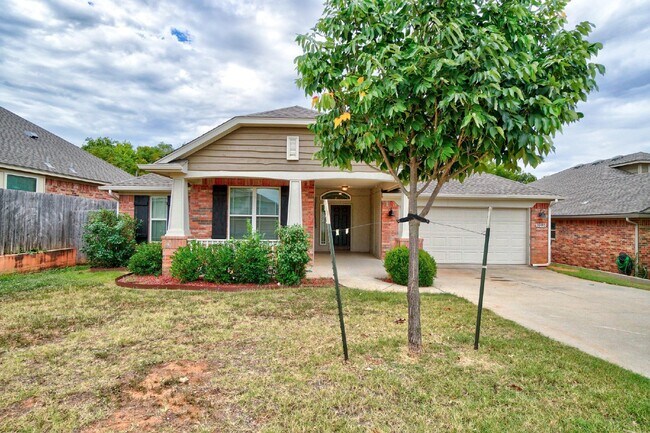 Building Photo - 3900 Sierra Vista Way