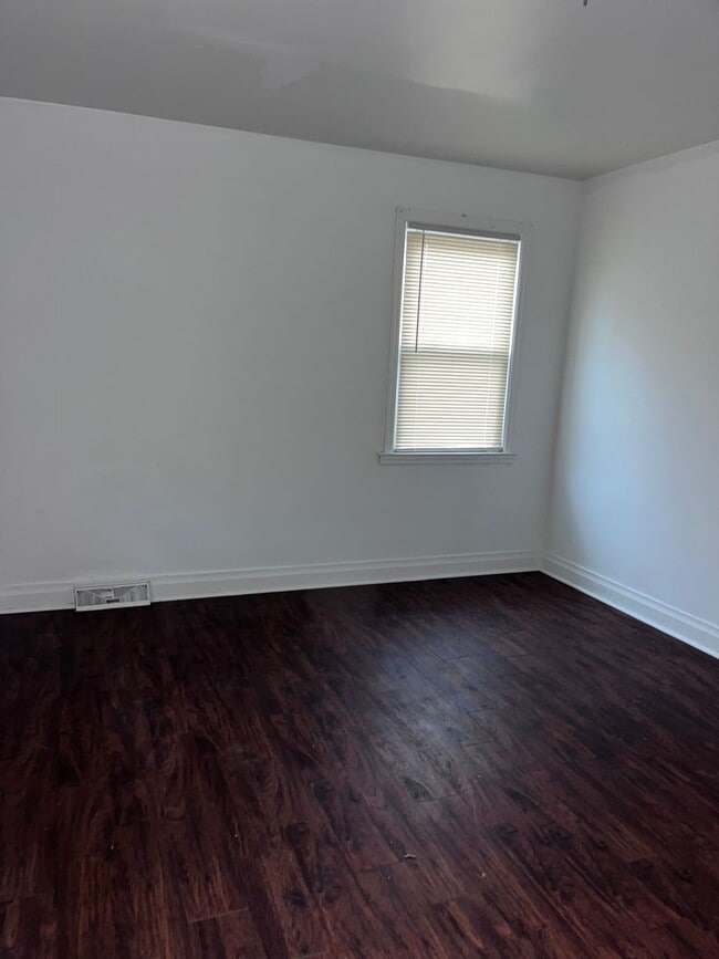 Building Photo - Move-In Ready!