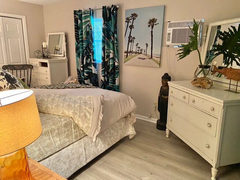 Building Photo - 329 57th Ave S