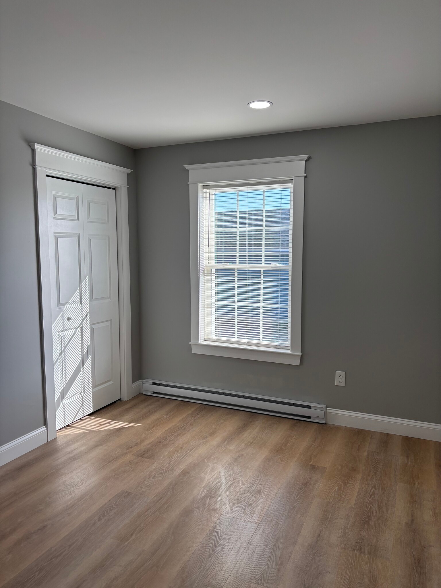 Building Photo - 1123 Main St