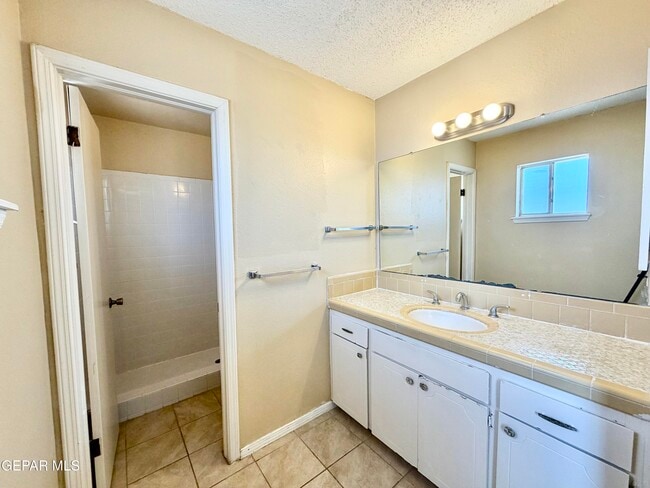 Building Photo - 317 Bright Water Ln