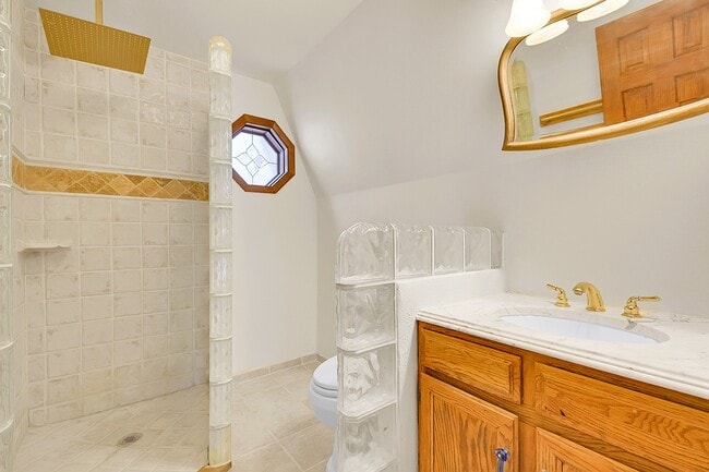 Building Photo - 28195 Cragmont Dr