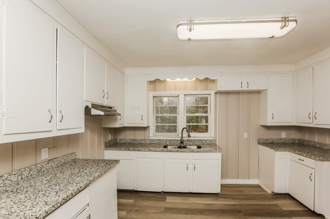 Building Photo - 3644 Meadow Ln