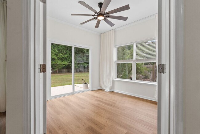 Building Photo - Available now. Beautiful 5 BR/2.5 BA Home in Swygerts Landing!