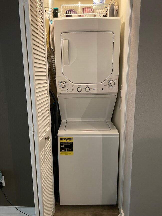 Building Photo - 777 6th Ave