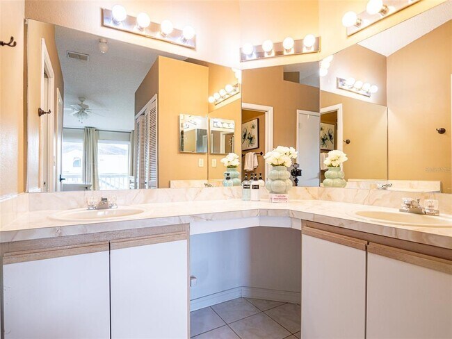 Building Photo - 3204 Sabal Palms Ct