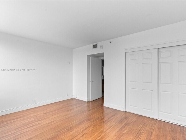 Building Photo - 1541 Brickell Ave