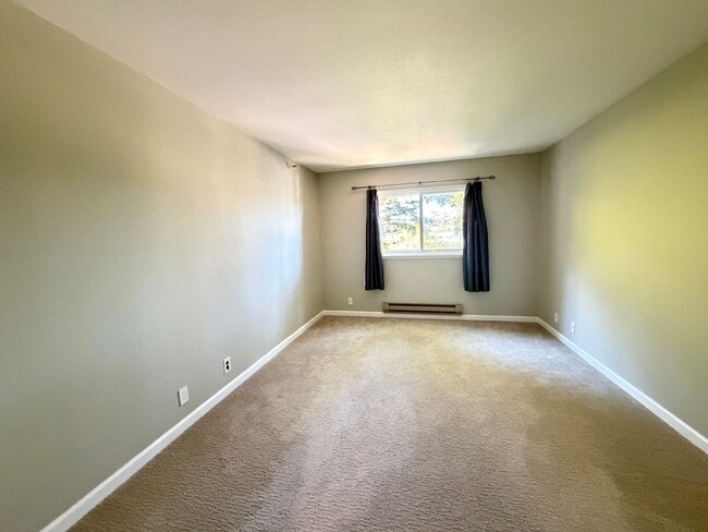 Building Photo - Updated 2BD/2BA Condo – Prime San Mateo Location!