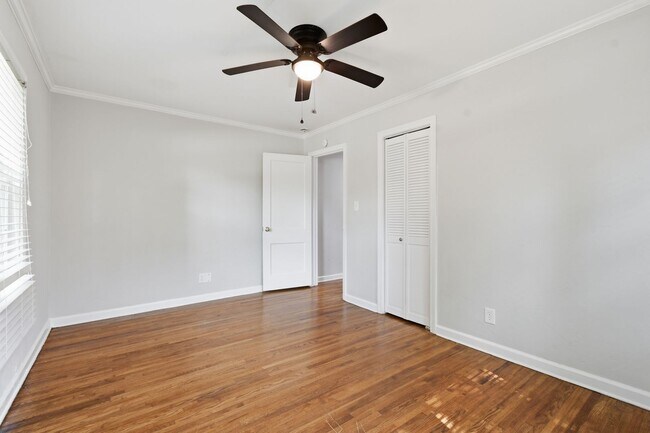 Building Photo - Remodeled Midtown Tulsa Bungalow – Classic Charm with Modern Updates!