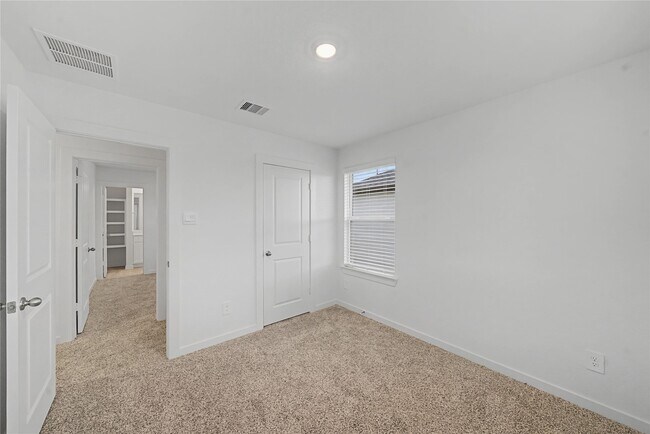 Building Photo - 4215 Camden Lakes St