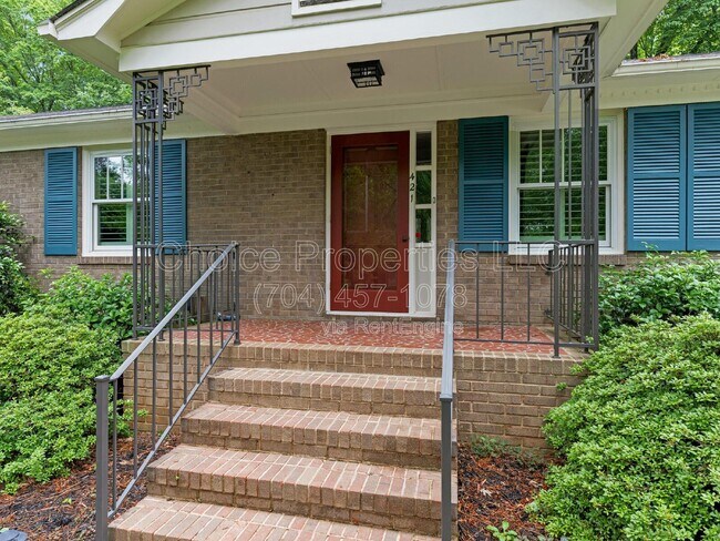 Building Photo - 421 Blairmore Dr